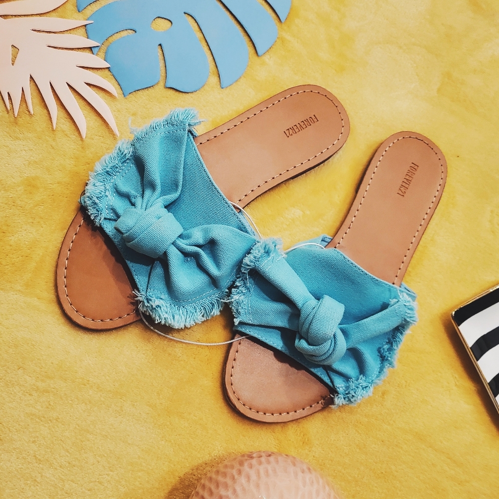 NWT Frayed Bow Slip On Sandals
